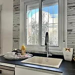Relaxing Sea Views By Gloove